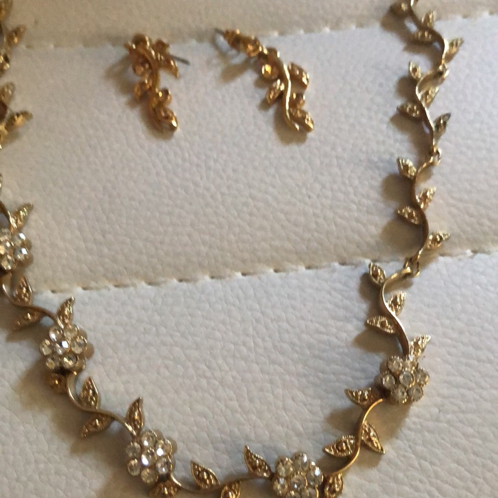 Vintage Gold Floral Necklace and Earring Set